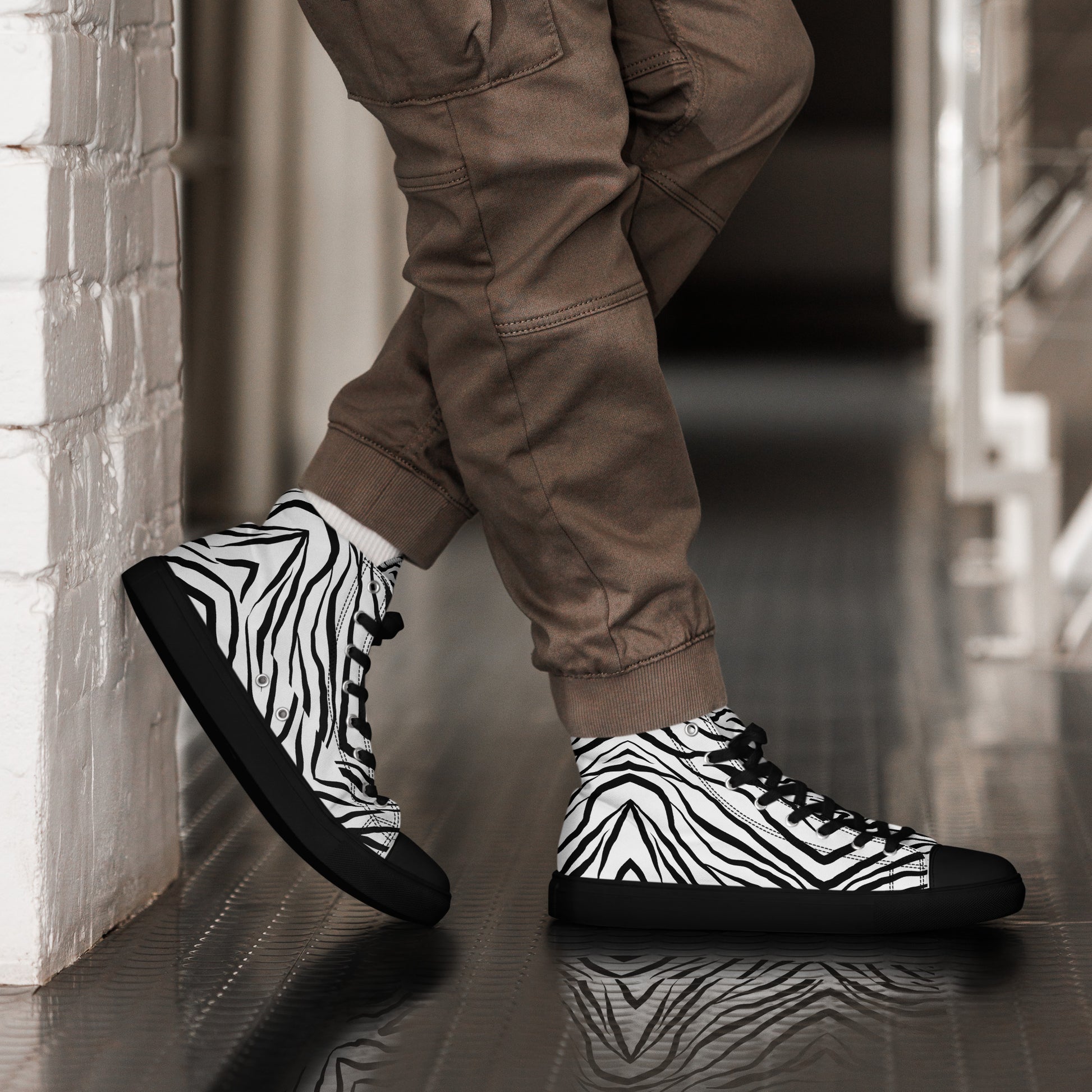 Striped Zebra Vibrance Men’s High Top Canvas Shoes - FLAKOUT